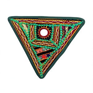 Patch triangulaire brodé à la main et perlé, style à coudre, en tissu toile, pour cadeaux, sacs, chaussures et textiles de maison, vente en gros - Product Image 1