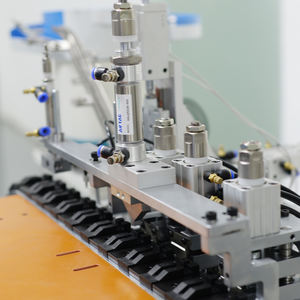 安定したUSBケーブル製造機、USBマイクロコネクタはんだ付け機、データワイヤー製造機 - Product Image 3