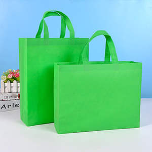 Bolsas personalizadas de tela no tejida con impresión de logotipo como bolsas de regalo publicitarias. Bolsos personalizados y bolsas de regalo para compras. - Product Image 1