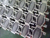 Dissipateur thermique en aluminium 6063 T5 à ailettes séparées sur mesure, poinçonné CNC, pour refroidissement de LED COB d'ascenseur et de cartes de contrôle OEM ODM