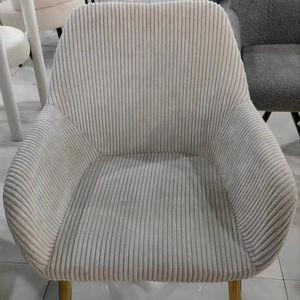 Chaise de salle à manger moderne de luxe pour hôtel restaurant chaise de salle à manger en velours tufté de velours en tissu scandinave marron gris avec pied en métal - Product Image 1