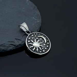 セーラームーンペンダントサンハーフムーンラウンドペンダントメダリオンネックレスムーンとサンネックレス - Product Image 6