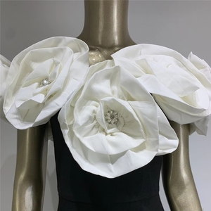   Robes de soirée longues de luxe de haute qualité, <span class=keywords><strong>blanches</strong></span>, avec de grandes <span class=keywords><strong>fleurs</strong></span> 3D, sans bretelles, moulantes, élégantes pour femmes, <span class=keywords><strong>robe</strong></span> bandage - Product Image 6