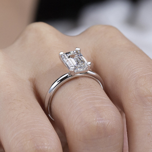 แหวนเพชรเม็ดเดี่ยวทรงเหลี่ยมมรกต 18k รุ่น MSR-2097 จาก Messi Jewelry แหวนหมั้นเพชรเลี้ยงในห้องปฏิบัติการ - Product Image 4