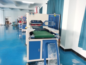Machine de soudage à haute fréquence de couverture de <span class=keywords><strong>livre</strong></span> en PVC à alimentation automatique 12KW de performance supérieure - Product Image 2
