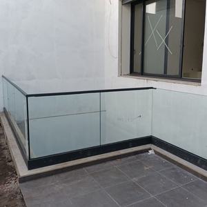 Barandillas <span class=keywords><strong>de</strong></span> Aluminio en Forma <span class=keywords><strong>de</strong></span> U <span class=keywords><strong>para</strong></span> Interiores <span class=keywords><strong>de</strong></span> Hoteles, Barandillas <span class=keywords><strong>para</strong></span> Escaleras, Pasamanos, Perfil en U y Barandillas <span class=keywords><strong>de</strong></span> Vidrio <span class=keywords><strong>para</strong></span> Terrazas Exteriores - Product Image 2