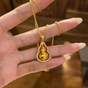 Este es un nuevo collar giratorio chapado en oro de estilo chino antiguo con cadena Chopin, popular en Xiaohongshu (Little Red). - Product Image 1