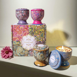 Ensemble cadeau Beeman de 4 bougies parfumées en cire de soja avec fleurs séchées, boîtes en étain faites à la main pour la Saint-Valentin et Diwali - Product Image 1