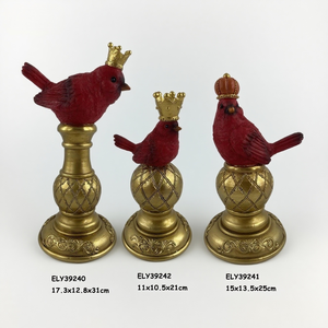 รูปปั้นนกคาร์ดินัลสีแดงเรซิ่นสุดหรู พร้อมมงกุฎสีทอง ของตกแต่งโต๊ะคริสต์มาส ของประดับตกแต่งบ้าน งานแต่งงาน งานปาร์ตี้ ขนาด 11x10.5x21 ซม. - Product Image 1