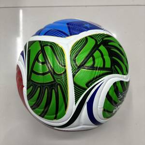 Balón de Fútbol Personalizado 2026, Tamaño Oficial 5/4, Cosido a Máquina, Estilo Mundial, para Entrenamiento y Promoción - Product Image 2