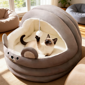 Cama de Felpa Gris para Gatos, Villa Acogedora con Juguete para Gatos y Cachorros - Product Image 3