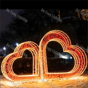 Instalaciones de Luces Románticas en Forma de Corazón que Brindan un Espacio Fotográfico Compartible para Patios de Hoteles y Plazas Comerciales - Product Image 3