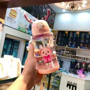 ขวดน้ำพลาสติกแบบมีสายสะพายลายการ์ตูนน่ารัก ขนาด 500 มล. เป็นมิตรกับสิ่งแวดล้อม สำหรับเด็กอนุบาลและนักเรียนประถม พร้อมหลอดดูด - Product Image 2