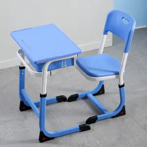 Muebles de aula escolar de color personalizado, escritorio de una sola escuela de altura ajustable con ganchos y silla de plástico