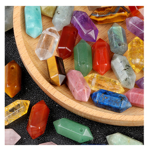 Varita de <span class=keywords><strong>prisma</strong></span> <span class=keywords><strong>Hexagonal</strong></span> de doble terminación de cristal de piedras preciosas mixtas de punto de piedra de tamaño pequeño Natural con agujero para colgante de collar - Product Image 5