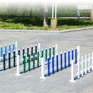 Paneles de valla de jardín de PVC, valla de seguridad de hierro forjado con accesorios para puertas de entrada y malla para uso agrícola - Product Image 1