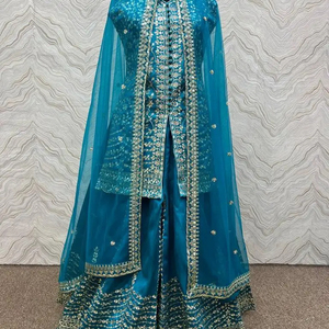 Faux Georgette lourde avec séquence de broderie lourde avec travail manuel en miroir réel avec moins de bordure avec manche complète - Product Image 1