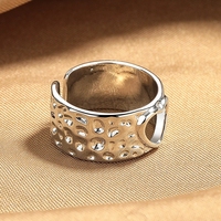 Anpassbare Gehämmerte Breite Bandringe Unisex Ausgehöhlter Kupferring Verstellbar für Damen und Herren Nischen-Schmuck