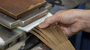 พัดลมพับได้สำหรับงานเทศกาลฤดูร้อนสำหรับการเต้นรำบนงานศิลปะและงานฝีมือวัสดุไม้ไผ่ - Product Image 5