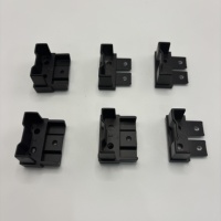 Connecteur d'angle en plastique durable en forme de L pour l'assemblage de cadres de fenêtres et de portes