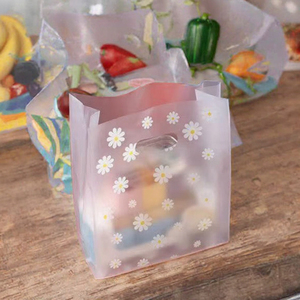 Paquete de 100 Bolsas de Plástico PE Desechables de 20x30cm para Camisetas, con Orificios y Refuerzo Lateral, Precio de Fábrica, Personalizables, Resistentes al Desgarro, Acabado Esmerilado - Product Image 3