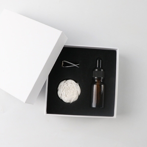 Diffuseur d'huiles essentielles en porcelaine en gros, <span class=keywords><strong>parfum</strong></span> d'intérieur, clip <span class=keywords><strong>de</strong></span> ventilation <span class=keywords><strong>de</strong></span> voiture en céramique <span class=keywords><strong>parfum</strong></span>ée, désodorisant en plâtre aromatique - Product Image 1
