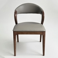Chaise de salle à manger BST Nordic moderne et simple en bois massif avec dossier rembourré en cuir PU pour projets hôteliers et usage professionnel
