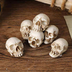 Figura de Calavera en Miniatura de Resina, Decoración de Halloween, Temática de Terror, Manualidades para Escritorio, Regalo - Product Image 1