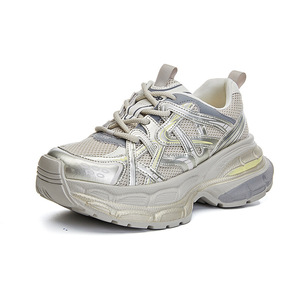 Nouvelle Arrivée Chaussures Quotidiennes Coréennes à Semelle Épaisse Rehaussantes pour Femmes de Petite Taille Automne Respirantes Confortables - Product Image 1