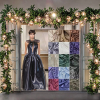 Tissu satiné 100% polyester 150 g/m² noir brillant effet liquide, organza écologique brillant pour robes de mariée et vêtements pour filles