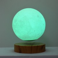 Ornement de lune à lévitation magnétique en ABS avec base en grain de bois jaune, décoration moderne pour bureau et cadeau d'anniversaire