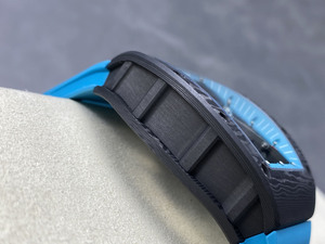 Chef-d'œuvre des âges : Nouvelle montre mécanique à mouvement squeletté, boîtier en fibre de carbone, Formule 1 au poignet - Product Image 3