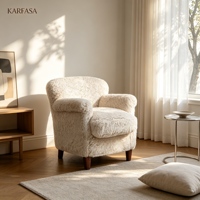 Fauteuil club en polaire Teddy, fauteuil en fausse fourrure blanc crème, confortable et moelleux, avec accoudoirs roulés et pieds en bois pour salon, chambre et chambre d'enfant