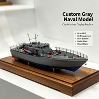 Modèle de navire militaire gris personnalisé avec équipement de pont rouge, fond bleu et support en bois