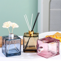 Vente en gros 50ml 100ml 150ml 200ml Simple Carré Verre Coloré Vide Parfum De Luxe Roseau Diffuse Bouteille En Verre