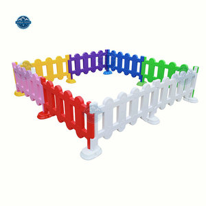Recinto Morbido in Plastica Bianca per Parco Giochi da Giardino con Caratteristiche da Playground per Bambini - Product Image 1