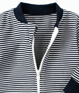 Ensemble de layette pour bébé 2026 Newborn Navy Kissy Essentials, barboteuse à rayures avec fermeture éclair - Product Image 4