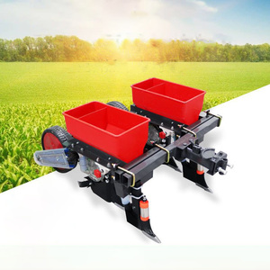 Sembradora de Maíz de Doble Hilera Montada en Tractor de Dos Ruedas Pequeño con Tanque de Fertilizante, Color Rojo - Product Image 1