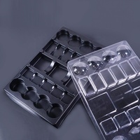 Plateau en plastique noir personnalisé pour chocolats avec couvercle transparent et support pour truffes en plastique