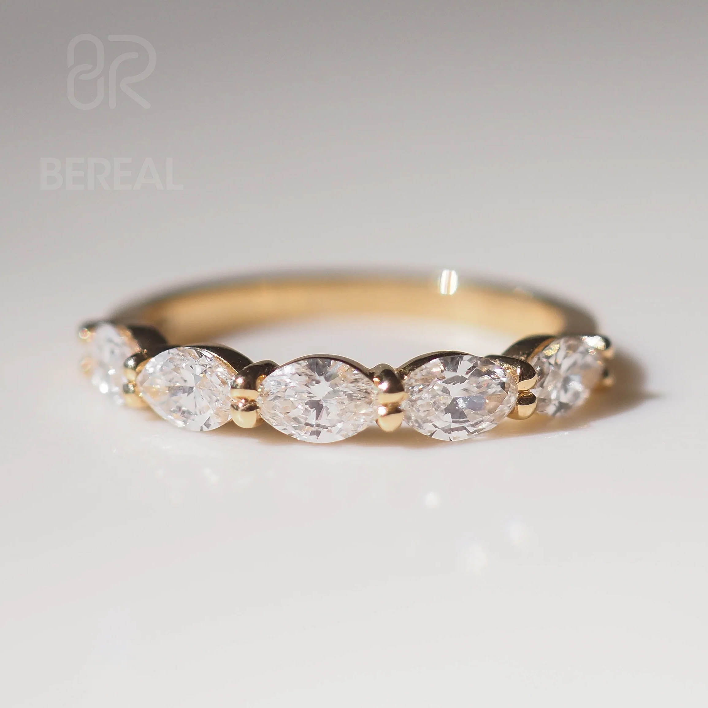 แหวนประดับเพชรทรงมาร์คีส์