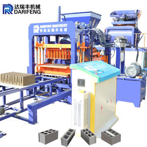 Machine à mouler le béton QT4-15 : Changez facilement de moules pour fabriquer des pavés emboîtables et des pierres de <span class=keywords><strong>bordure</strong></span> - Product Image 1
