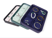 Plateau à bijoux en daim de style moderne pour bracelets, boucles d'oreilles, supports pour clous d'oreilles - Présentoir à bijoux, accessoire de vitrine, modèle d'emballage en carton