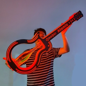 Biểu tượng tùy chỉnh Acrylic LED chiếu sáng chai rượu vang Rack hiển thị Guitar Shape LED chai thuyết trình cho bar chai glorifier - Product Image 2