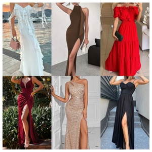 Liquidación de ropa de mujer de marca 2023: grandes descuentos en lotes variados de vestidos y ropa - Product Image 4
