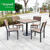 Prix de gros ensemble de meubles de restaurant en plein air chaise de patio résistant aux UV hôtel plastique bois 4 places chaises et table pour café