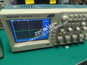 <span class=keywords><strong>Oscilloscopio</strong></span> di memorizzazione digitale Tektronix TDS2024C 100MHz 4 Channel 2GS/s utilizzato - Product Image 2