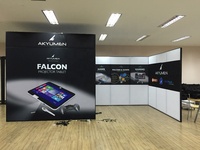 Stand d'exposition modulaire en aluminium en forme de L avec impression personnalisée pour salon professionnel, toile de fond pour exposition sur le thème de l'électronique et des jeux