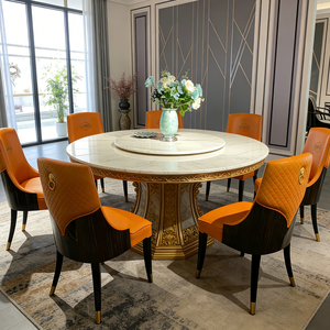 Ensemble de table <span class=keywords><strong>à</strong></span> <span class=keywords><strong>manger</strong></span> de style européen de luxe avec plateau en fibre de verre, pieds sculptés en or et chaises en cuir orange - Product Image 1