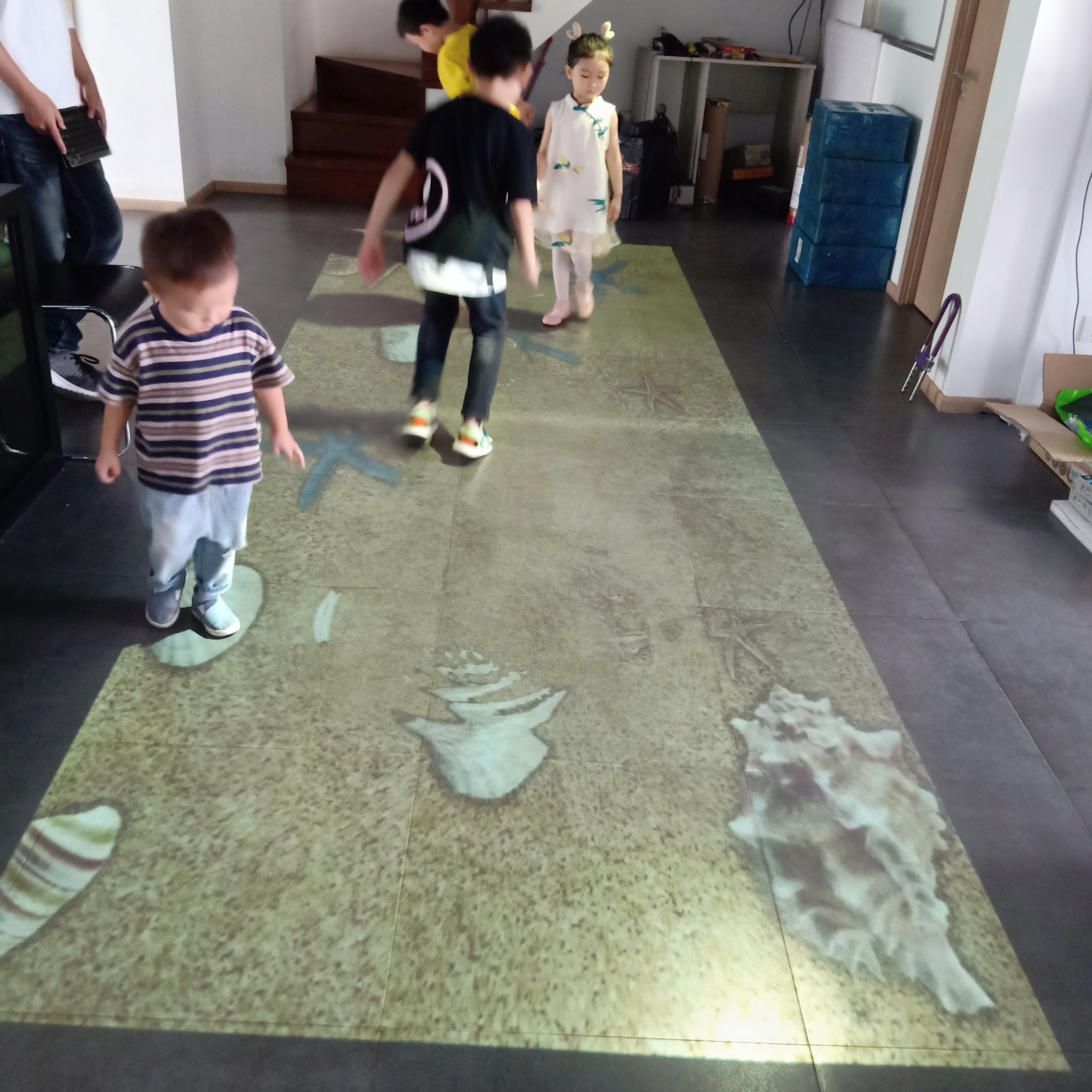 Многофункциональная Интерактивная настенная Поддержка двух, трех, четырех проекторов с 60 эффектами