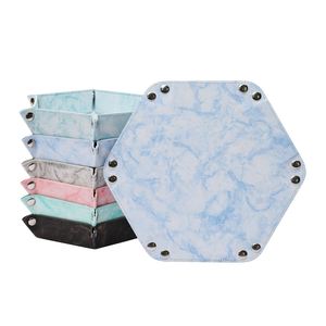 En stock: Bandeja hexagonal de cuero PU de doble cara de tamaño mediano para dados, con forma poliédrica, para almacenamiento y exhibición en escritorio. - Product Image 1